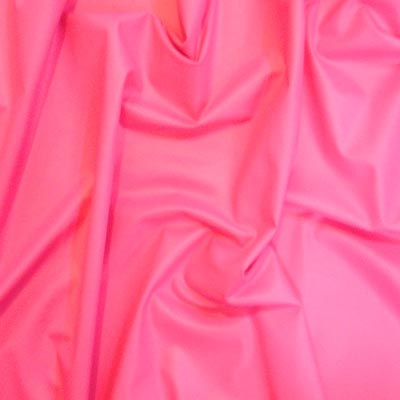 Fóliázott lycra Szaténszerű high-tech anyag, rendkívül fényes felületű, ami a színeket még élénkebbé és intenzívebbé teszi, ezáltal selymes és elbűvölö megjelenést biztosít. Tökéletesen illeszkedik a testhez.